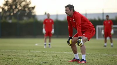 Exeter City Football Club is mourning the sudden death of former goalkeeper and coach Kevin Miller, a key figure in the...